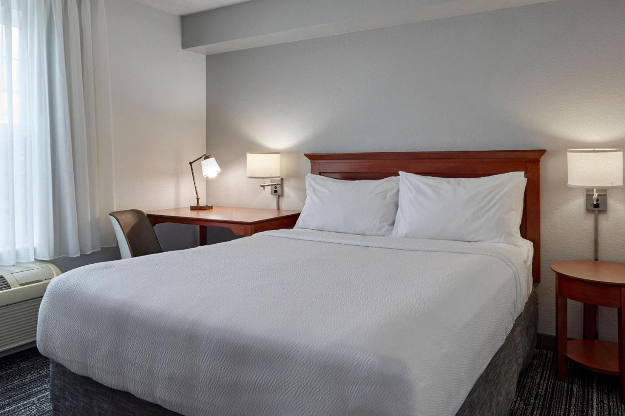 ทาวน์เพลซ สวีท เมดฟอร์ด Hotel ภายนอก รูปภาพ