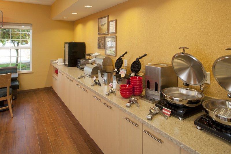ทาวน์เพลซ สวีท เมดฟอร์ด Hotel ภายนอก รูปภาพ