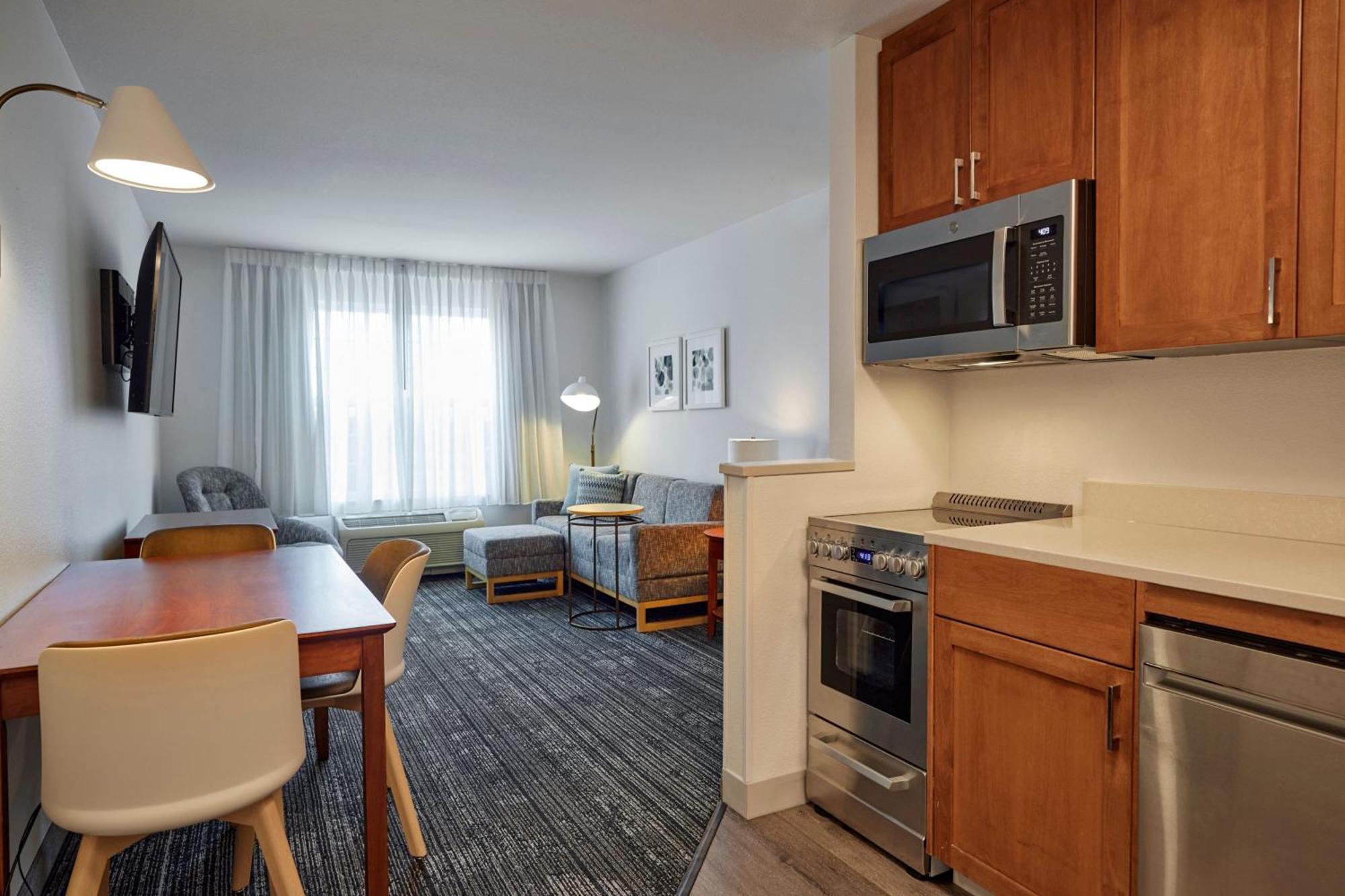 ทาวน์เพลซ สวีท เมดฟอร์ด Hotel ภายนอก รูปภาพ