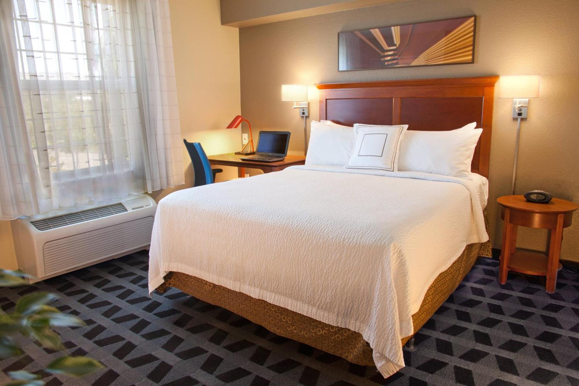 ทาวน์เพลซ สวีท เมดฟอร์ด Hotel ภายนอก รูปภาพ